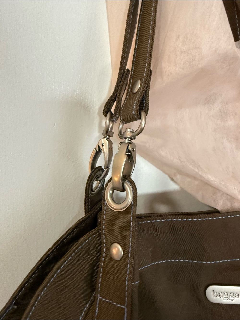 Baggallini Brown Organizer Shoulder Bag with Matching Pouch - Picture 5 of 10